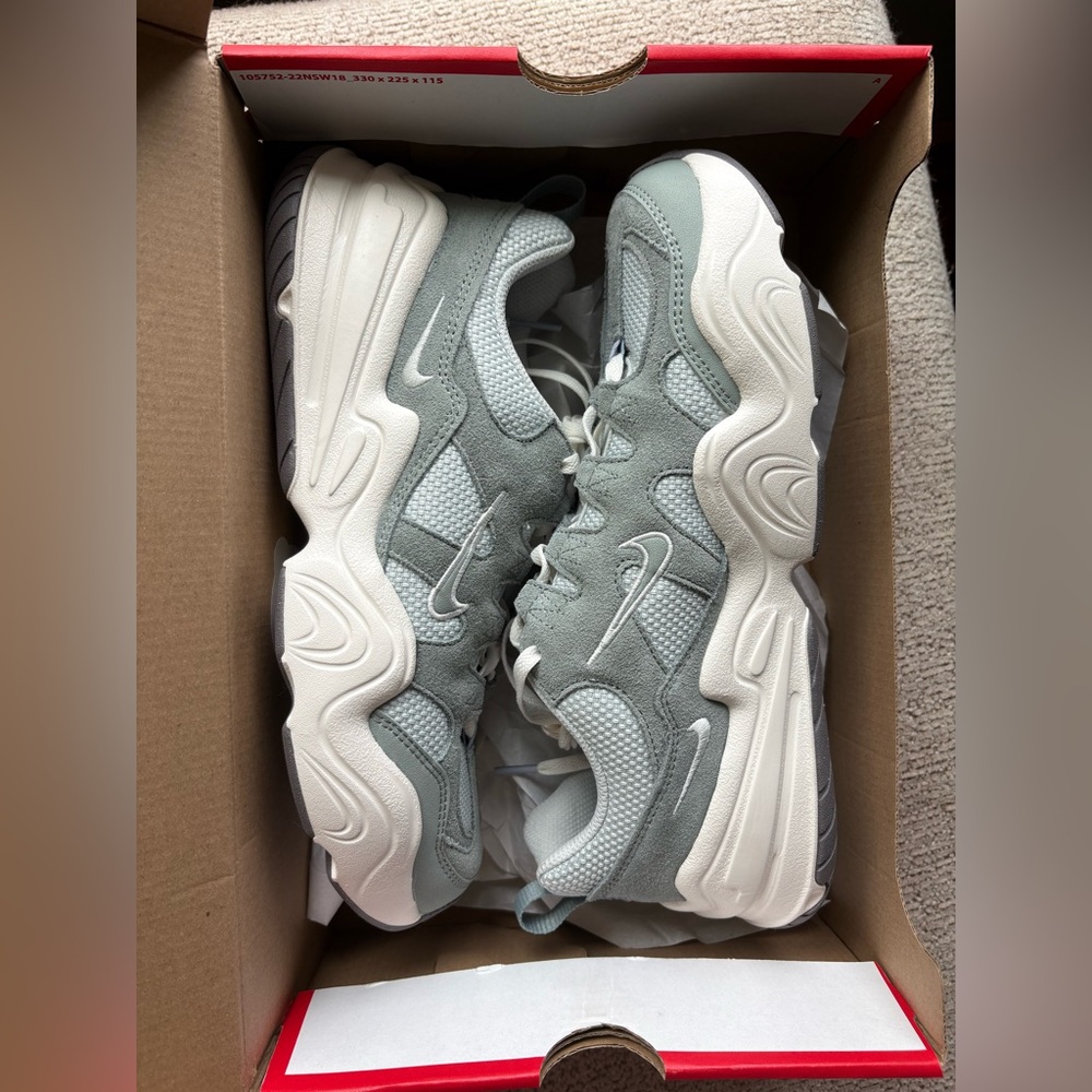Nike Tech Hera Sneakers - Picture 2 of 9